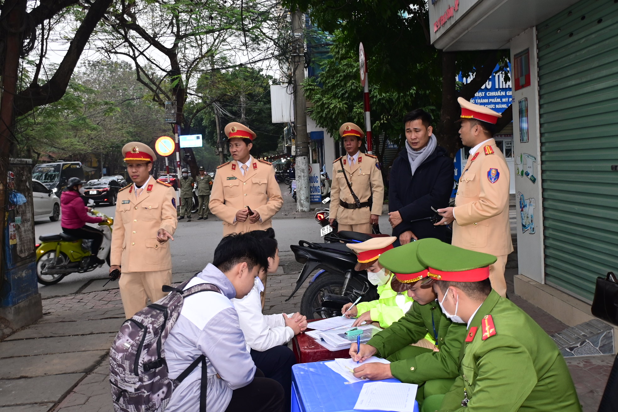 Đội Cảnh sát giao thông số 3: Kiểm soát trật tự an toàn giao thông đường Hùng Vương